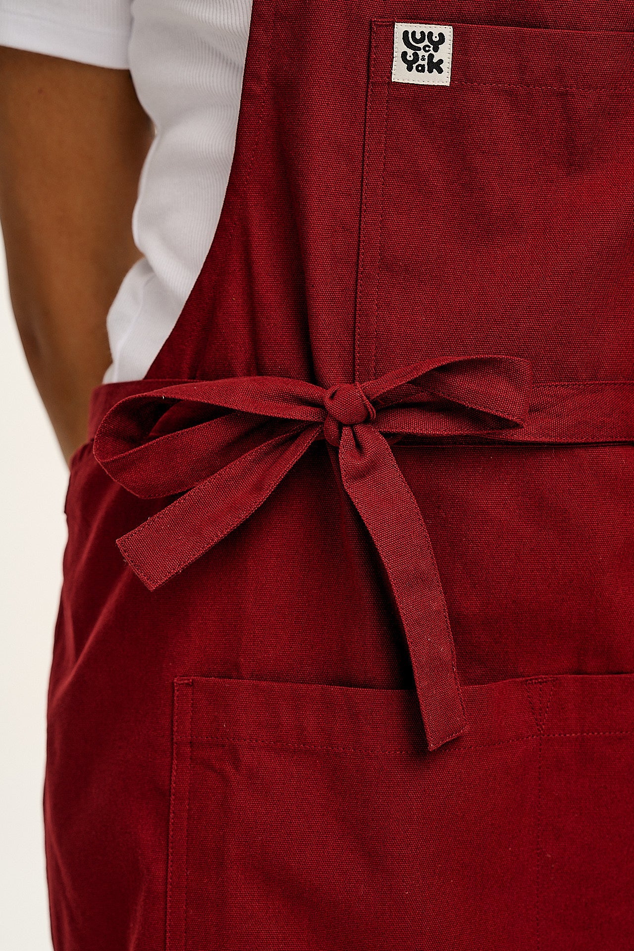 Ada - Midweight Cotton Apron in Maroon - Image 3