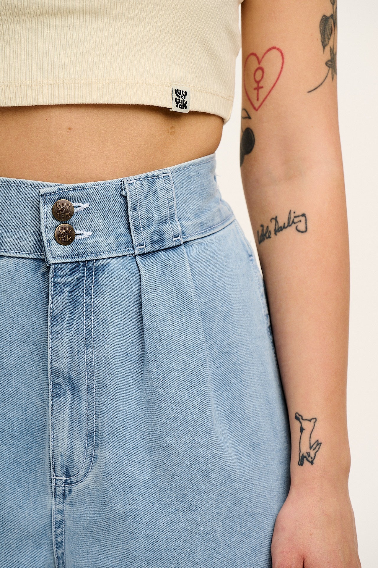 Addison - Denim Jeans in Light Wash Blue - Image 4