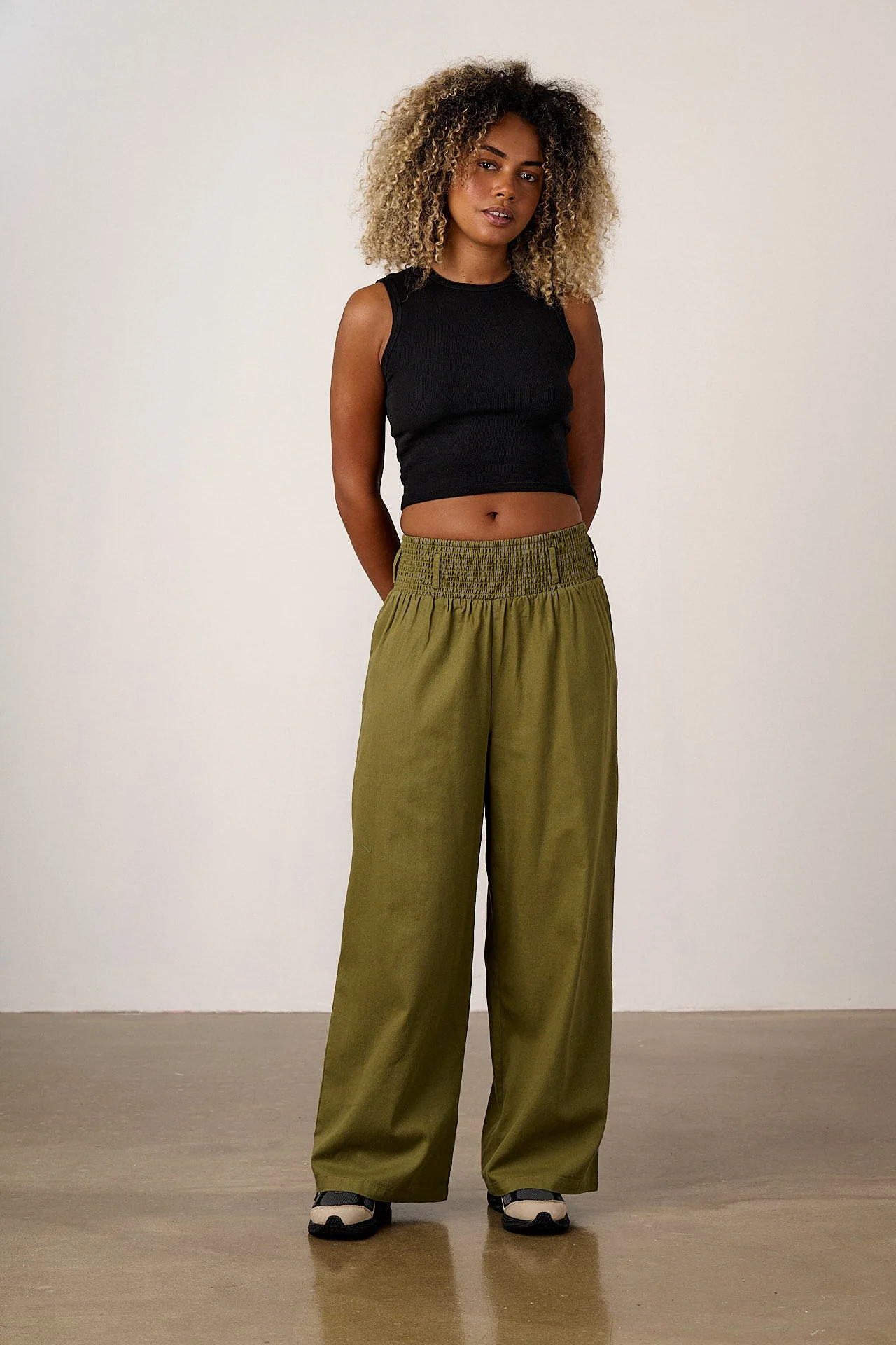 Alex - Wide Leg Cotton Trouser in Khaki - Image 3