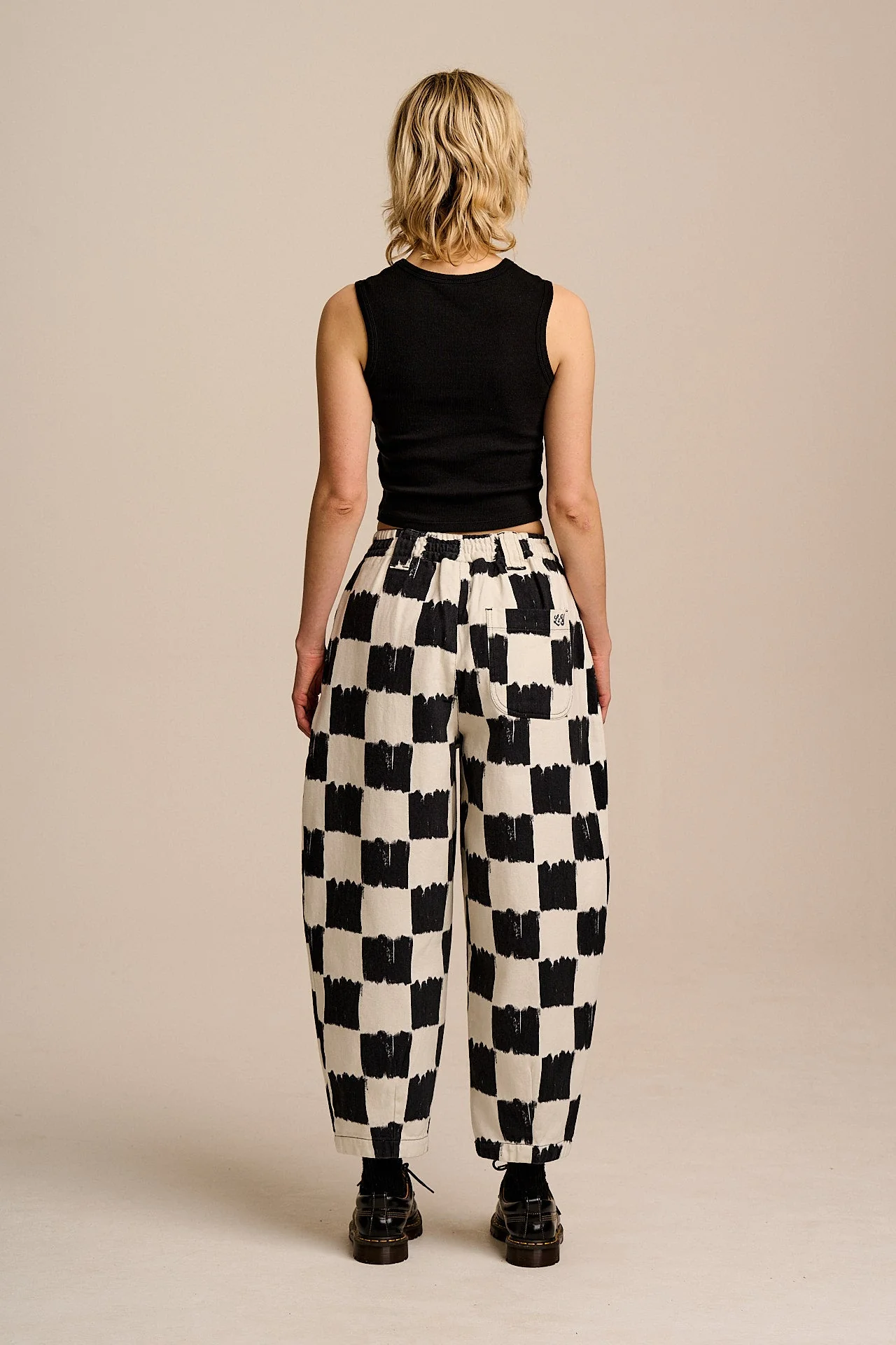 Ashby -  Cotton Barrel Leg Trousers in Black and Ecru Blurred Checkerboard - Image 10