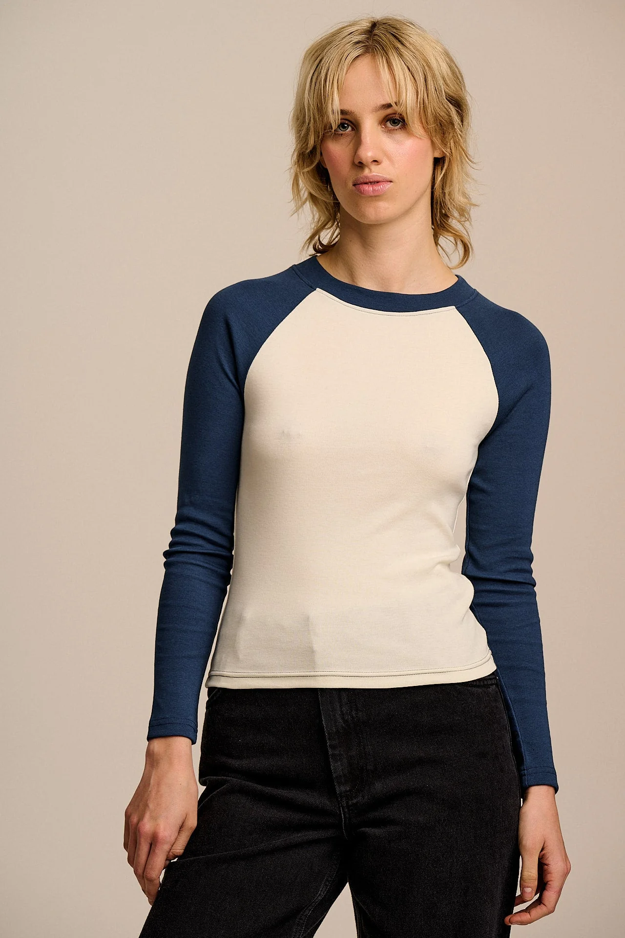 Avi - Long Sleeve Raglan Top in Ecru and Navy - Image 3