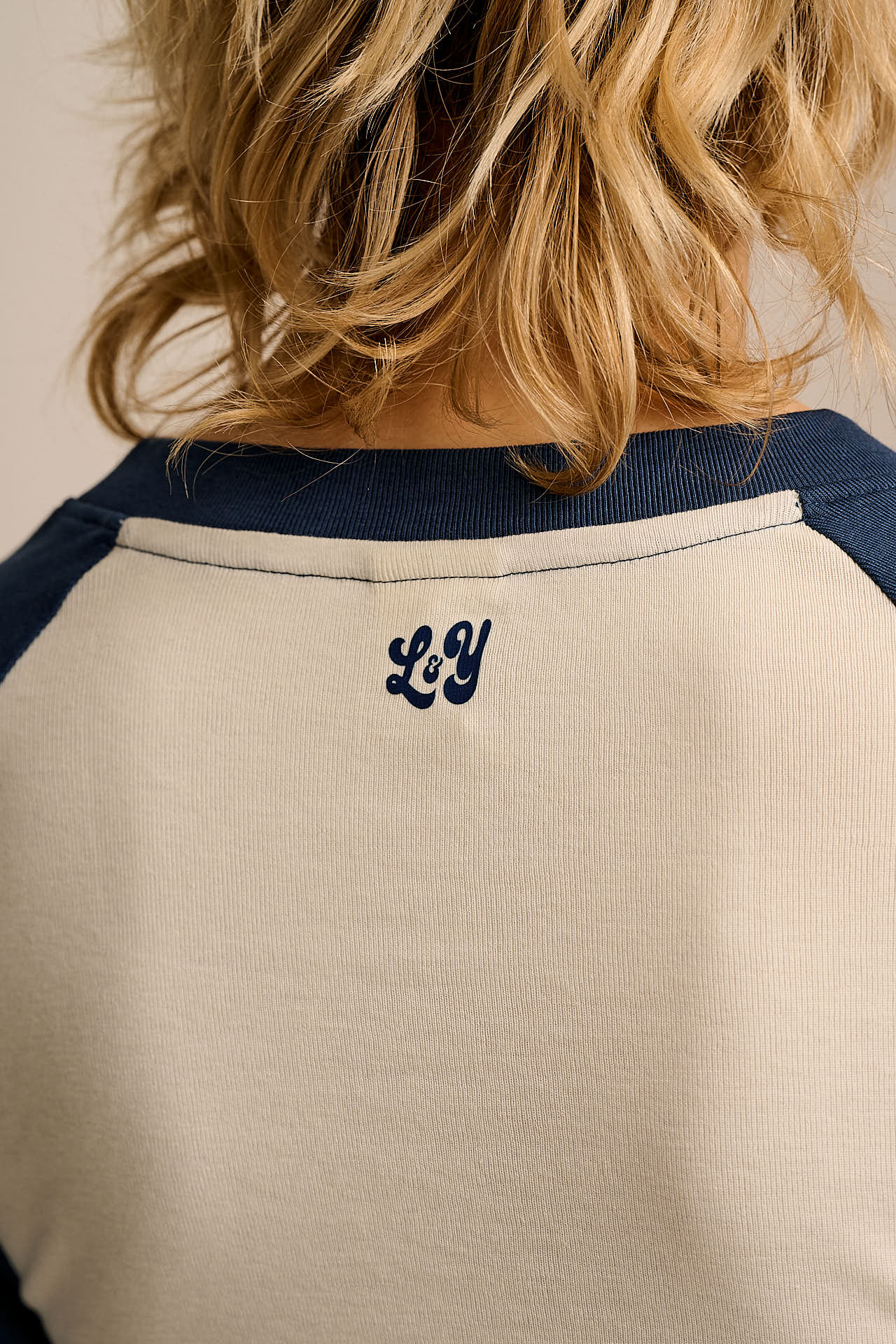 Avi - Long Sleeve Raglan Top in Ecru and Navy - Image 4