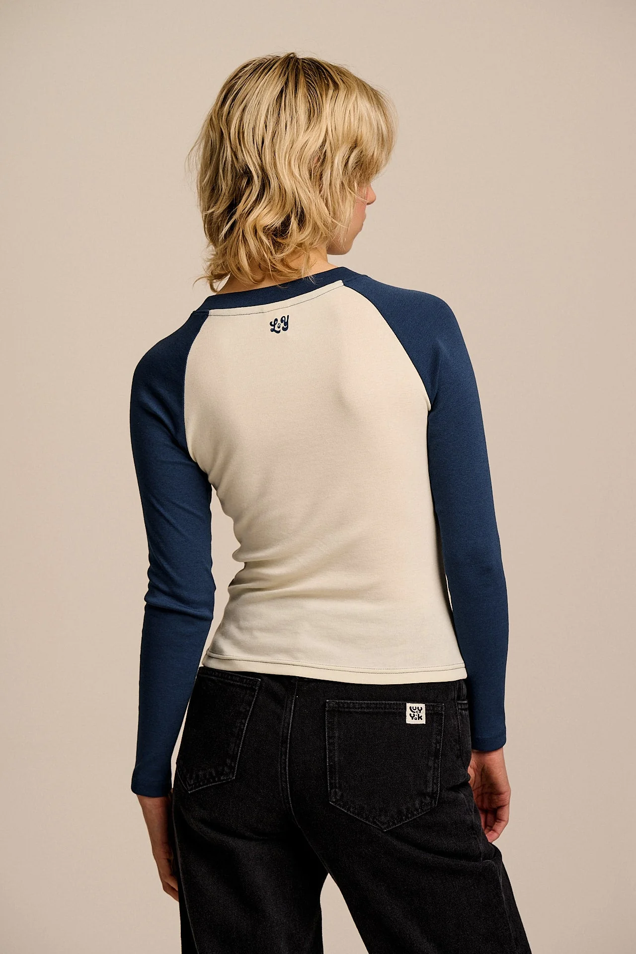 Avi - Long Sleeve Raglan Top in Ecru and Navy - Image 5