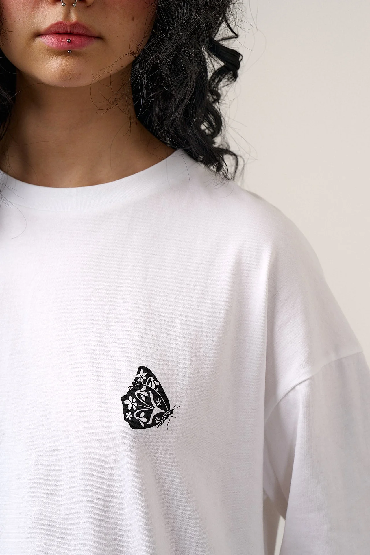 Benny - Oversized Cotton T-Shirt in White with Butterfly Print - Image 3