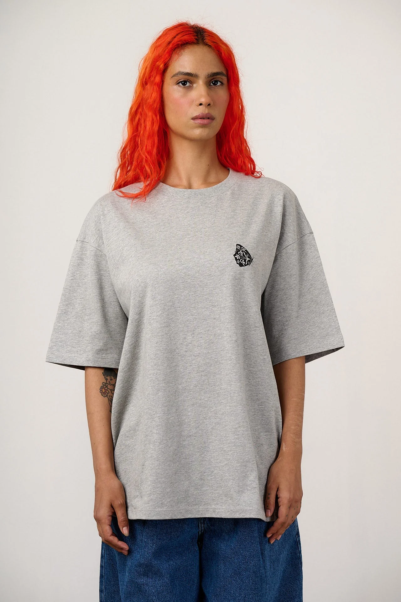 Benny - Oversized Cotton T-Shirt in Grey Marl with Butterfly Print - Image 4