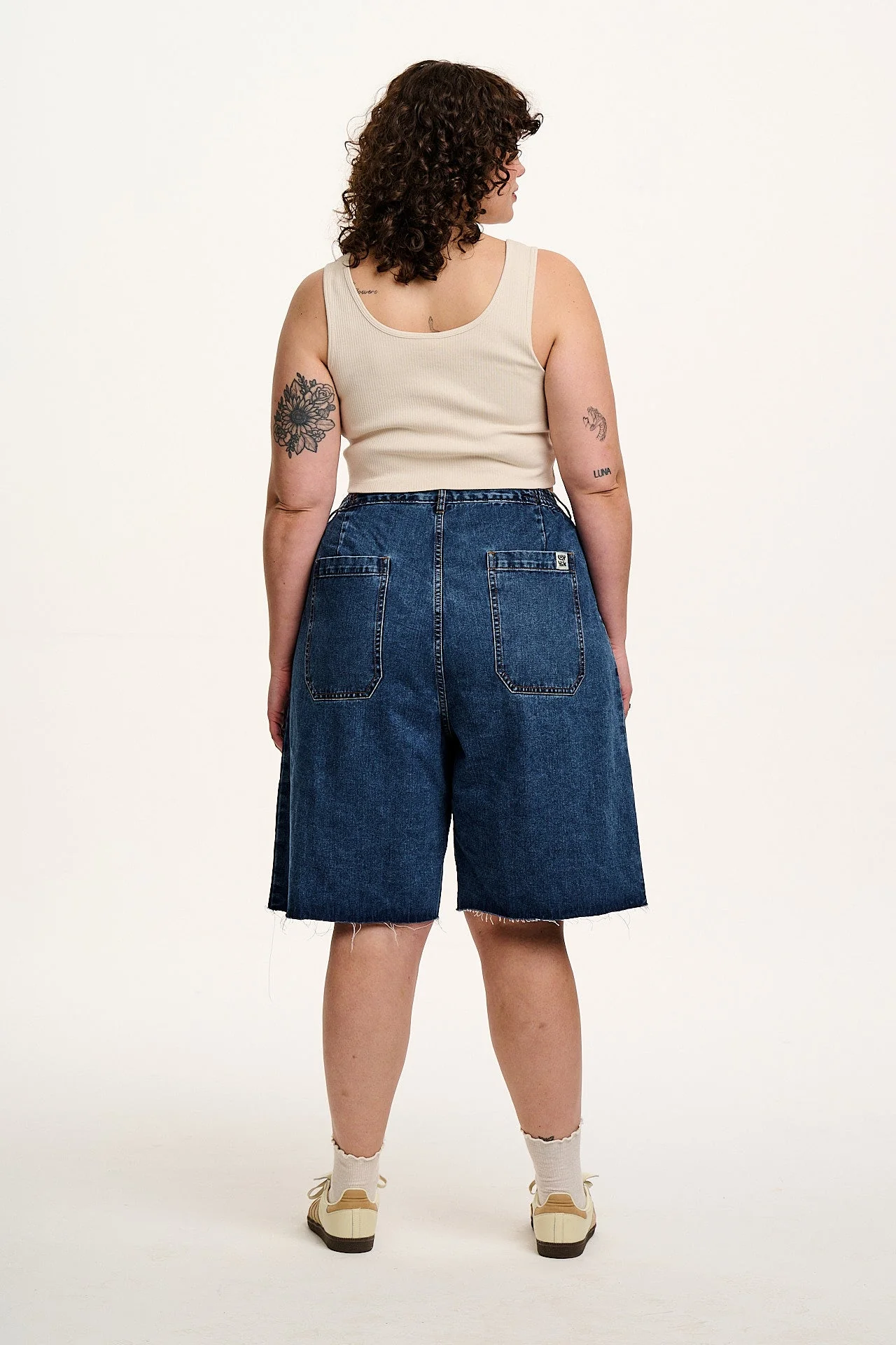 Cole - Denim Shorts in Mid Wash Blue - Image 4