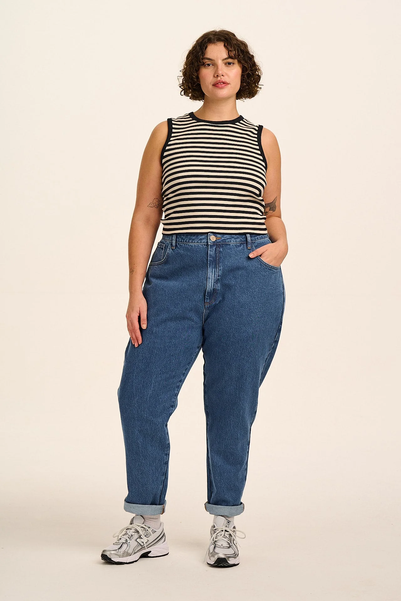 Dana - Mom Denim Jeans in Mid Wash Blue (POS) (OUTLET) - Image 3