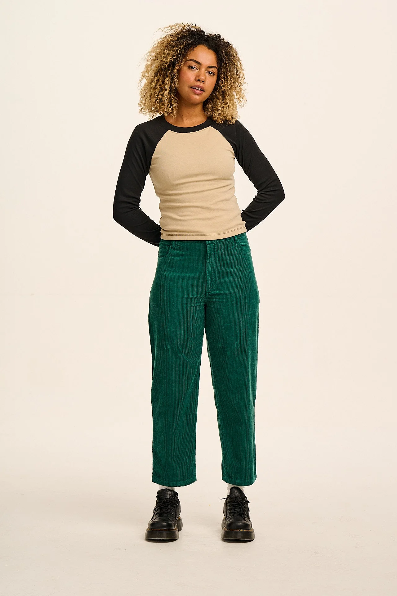 Drew - Cropped Straight Leg Corduroy Trousers in Teal - Image 5
