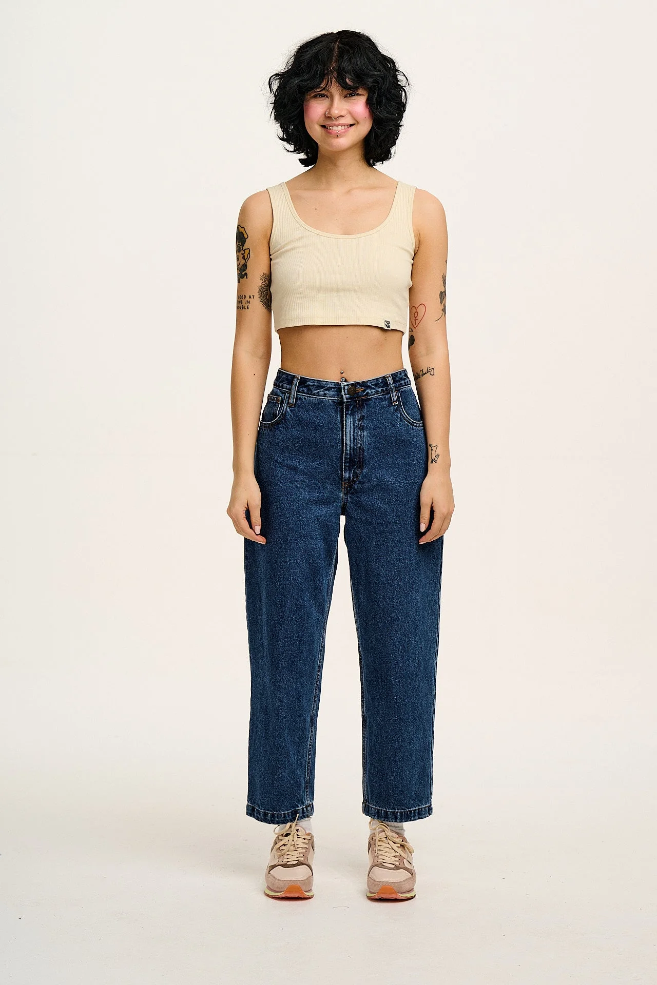 Drew - Cropped Straight Leg Denim Jeans in Mid Wash Blue - Image 13