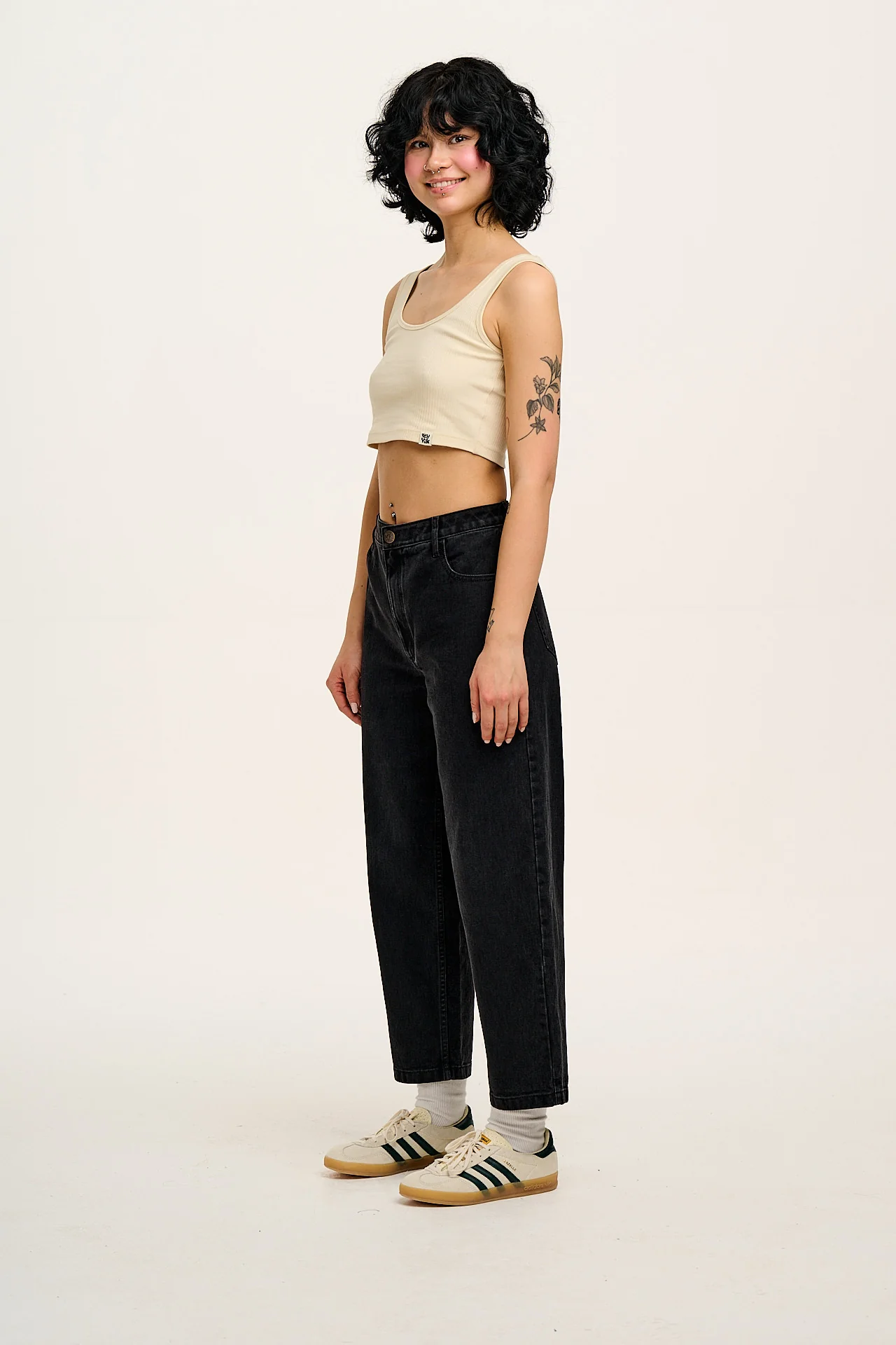 Drew - Cropped Straight Leg Denim Jeans in Washed Black - Image 6