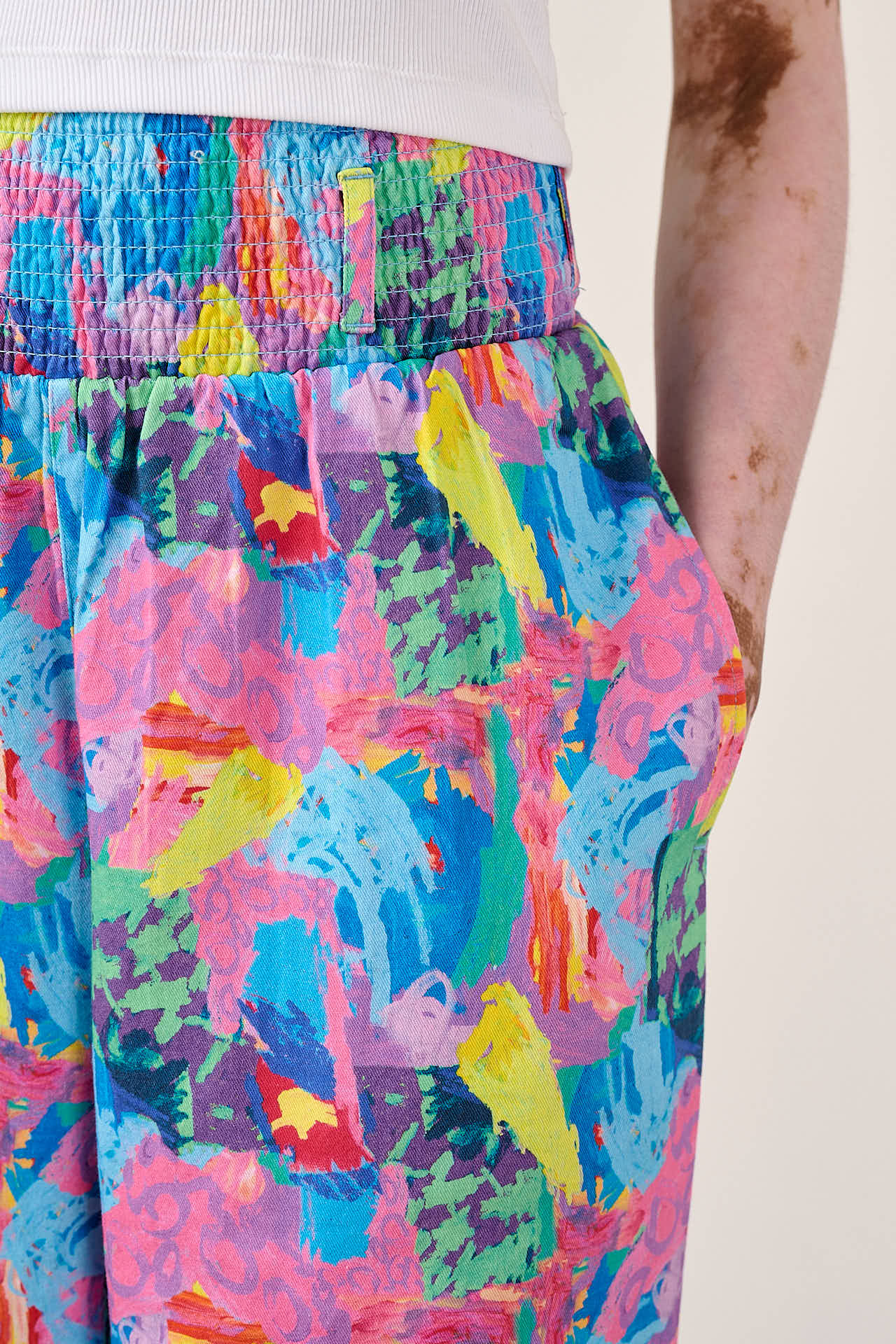 L.E Alexa - Cotton Trousers in Arthouse & Yak - Image 3