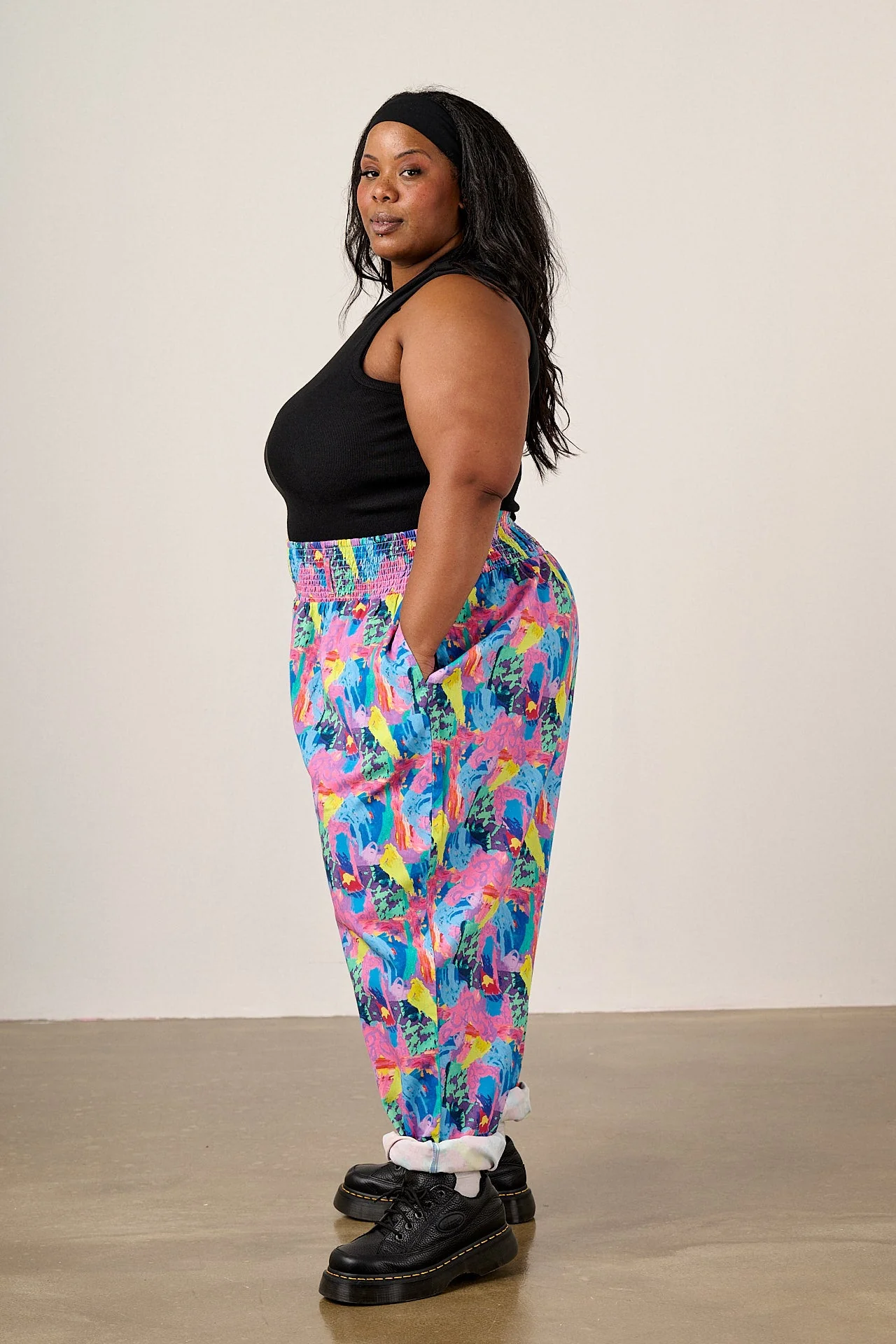 L.E Alexa - Cotton Trousers in Arthouse & Yak - Image 5