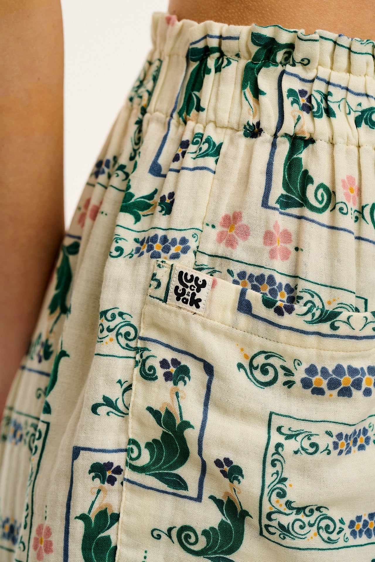 Sierra - Cotton Shorts in Sweet Pea Print - Image 6